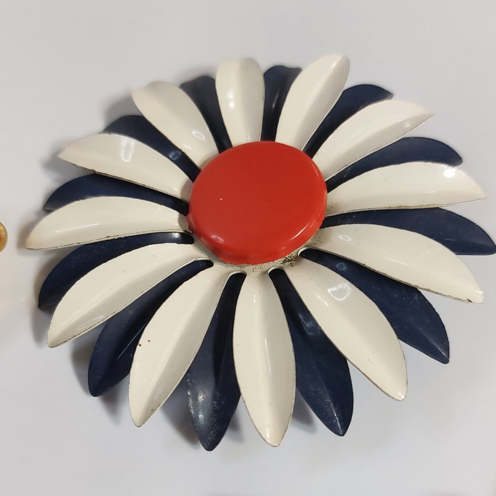 Vintage Enamel Brooch Set Red, White And Blue - Picture 9 of 10